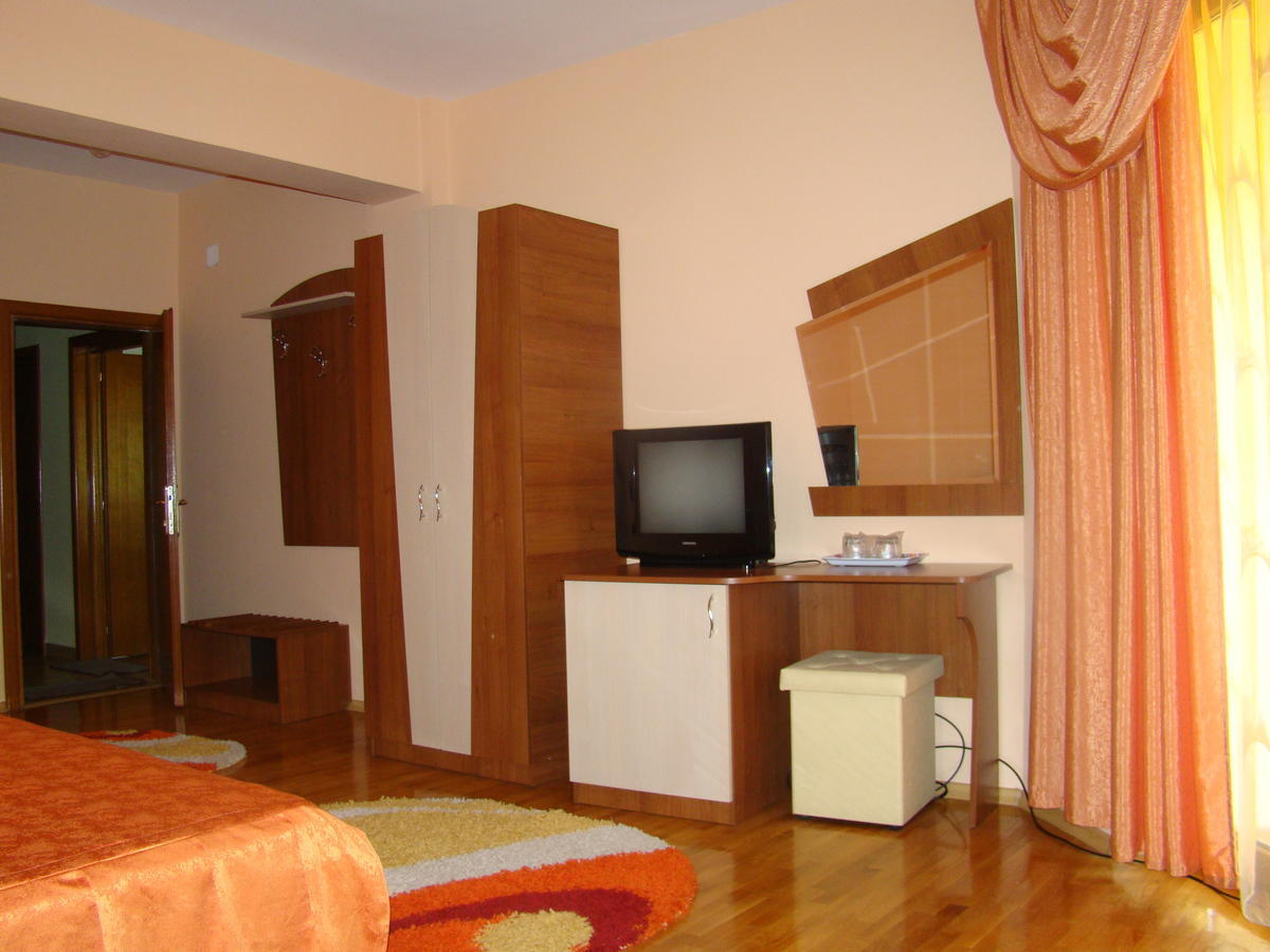 Pensiunea Floare De Colt Dragoslavele Habitación foto