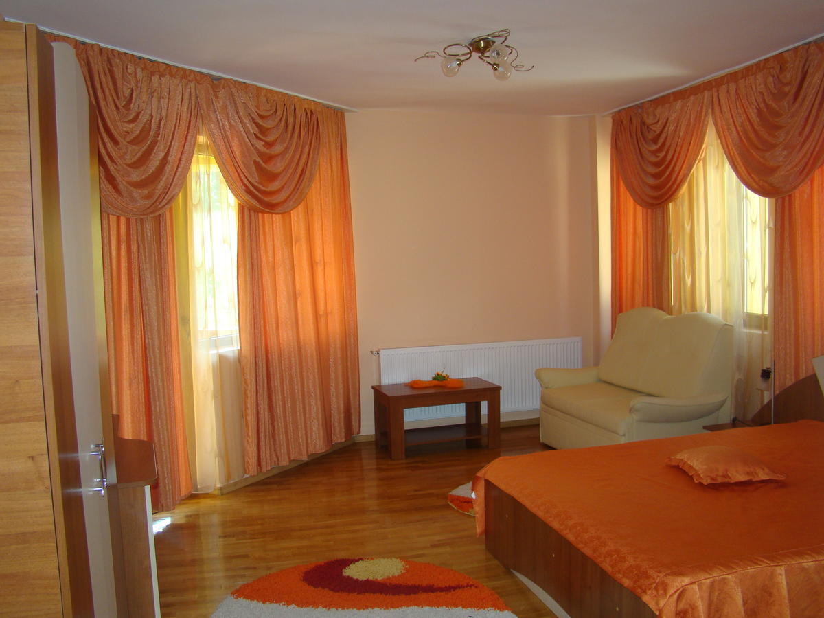 Pensiunea Floare De Colt Dragoslavele Habitación foto